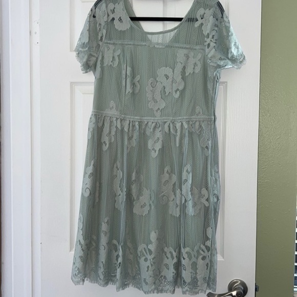 Pale Green Lace Dress short sleeved side zipper - Picture 13 of 13